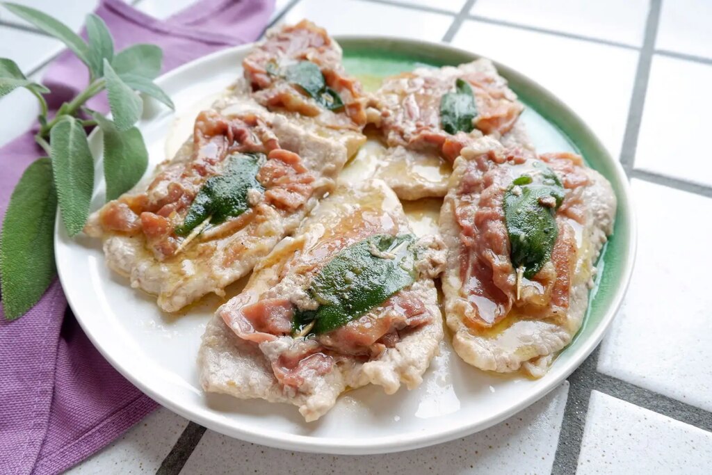 Preparazione dei saltimbocca alla romana: scopri la ricetta autentica